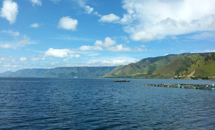 Intim dengan Danau Toba.