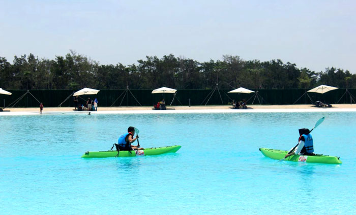 Kayaking di Crystal Lagoon-Treasure Bay.