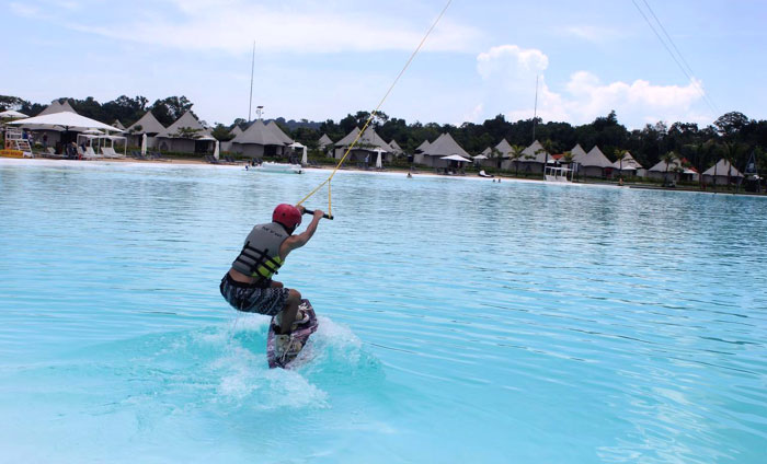 Wake Board di Crystal Lagoon-Treausere Bay Bintan